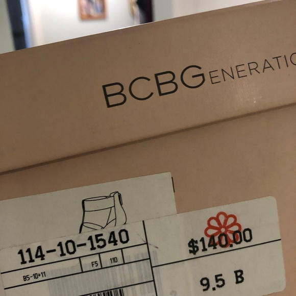 BCBG Generation Max Azria Ziggy Pointed Toe Heels - Picture 6 of 6